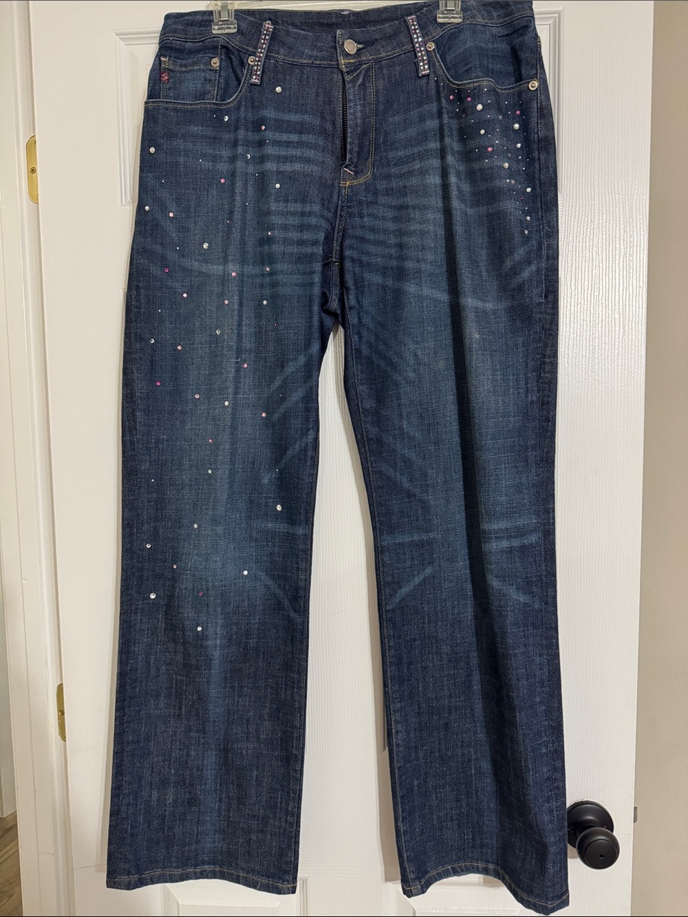 Dark Wash Women’s Jeans with Subtle Embellishments